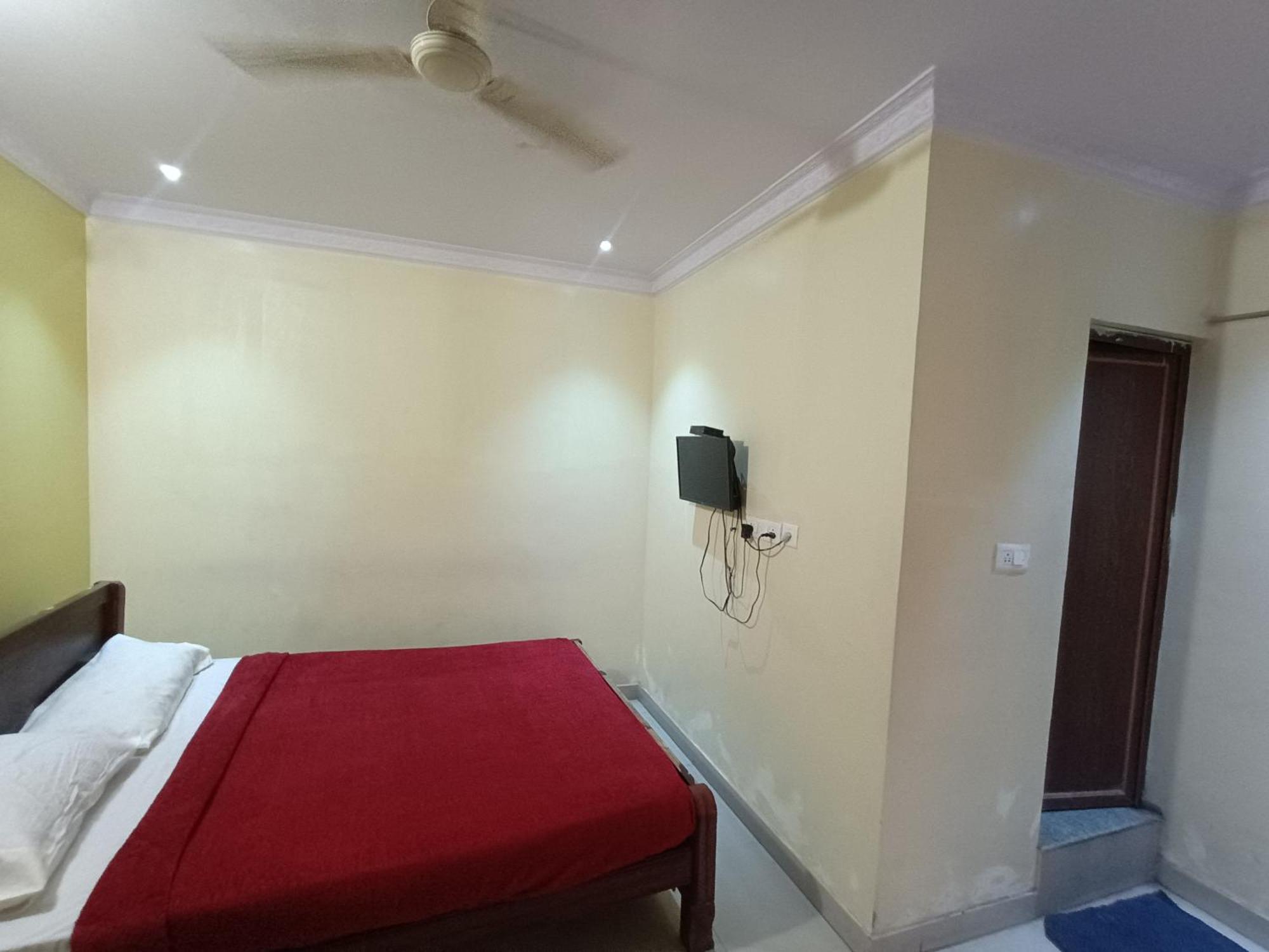 Hotel Malnad Grand Inn Kumbalgod Buitenkant foto