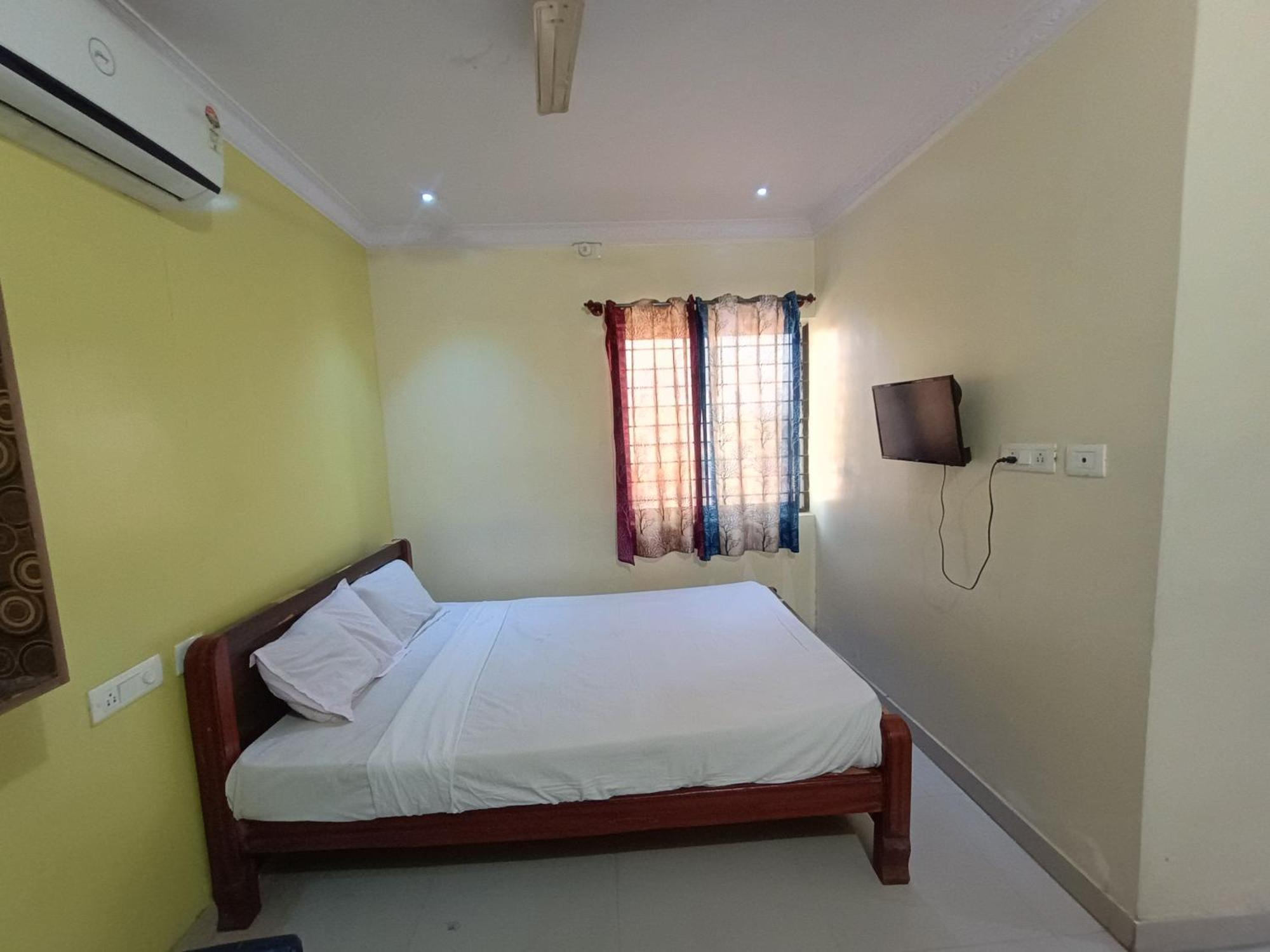 Hotel Malnad Grand Inn Kumbalgod Buitenkant foto