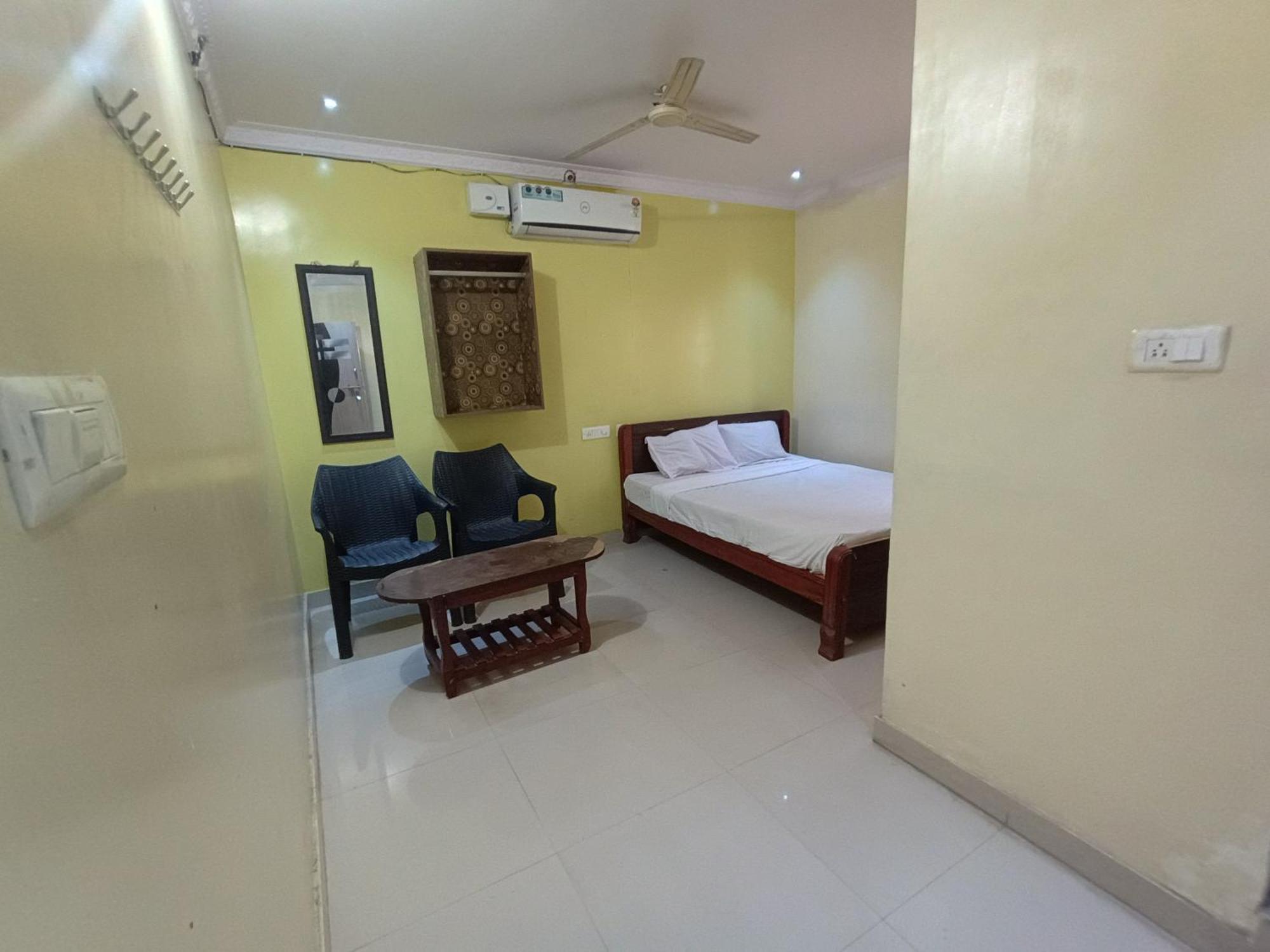 Hotel Malnad Grand Inn Kumbalgod Buitenkant foto